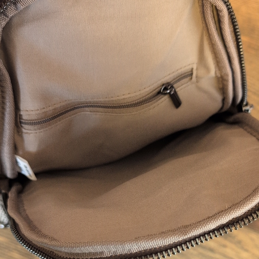 Cluci Sling Vegan Leather Fanny Pack Crossbody Chest Bag   NWT              C296 - Picture 7 of 13